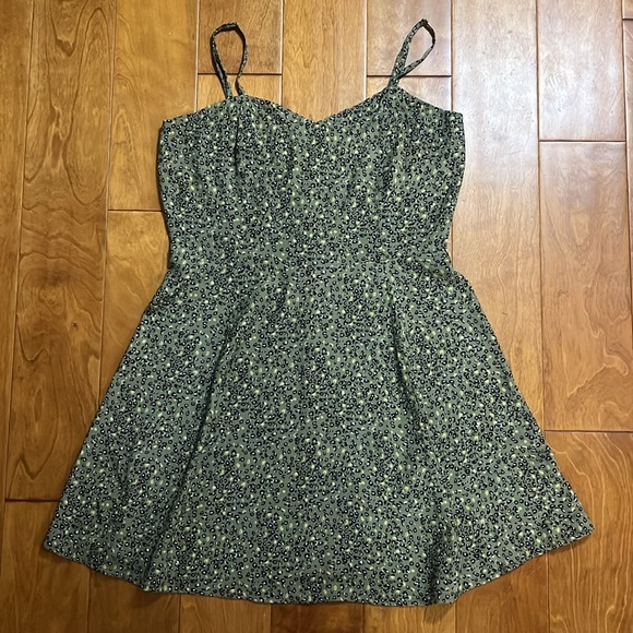 Calvin Klein Jeans Olive Green Leopard Print Mini Dress Size S Fairy Boho Casual - Picture 2 of 13